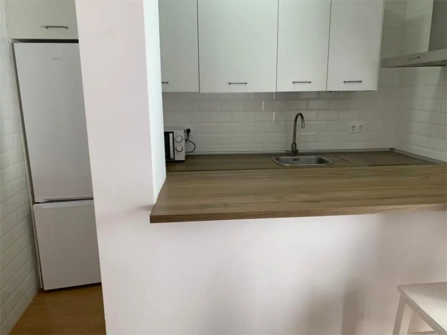 Cuina de Pis per a compartir en Constantina amb Parquet, Moblat i Balcó