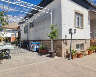 Vista exterior de Casa o xalet en venda en Almensilla amb Aire condicionat, Terrassa i Piscina