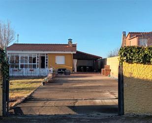 Vista exterior de Casa o xalet en venda en Vegas del Condado amb Terrassa