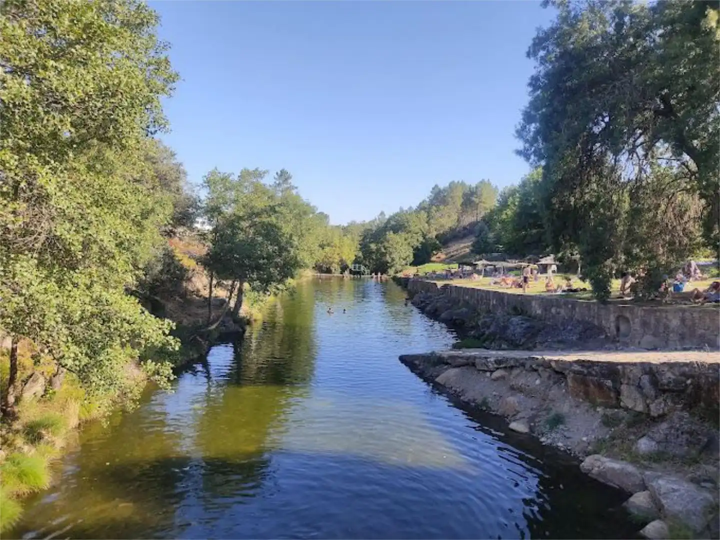 Schwimmbecken von Bebaubares Gelände zum Verkauf in Acebo