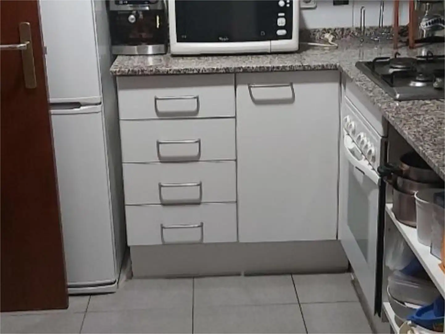 Habitación en Carrer de Sant Lluís, 61, Riera Cocina de Piso para compartir en Cornellà de Llobregat con Balcón