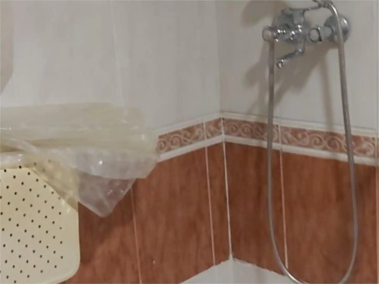Habitación en Carrer de Sant Lluís, 61, Riera Baño de Piso para compartir en Cornellà de Llobregat con Balcón