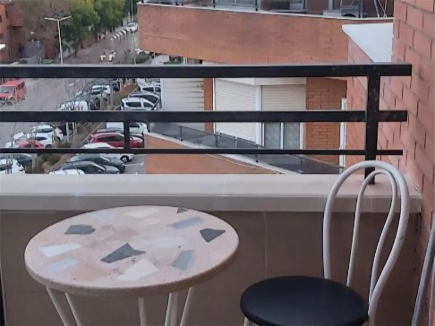 Habitación en Carrer de Sant Lluís, 61, Riera Terraza de Piso para compartir en Cornellà de Llobregat con Balcón