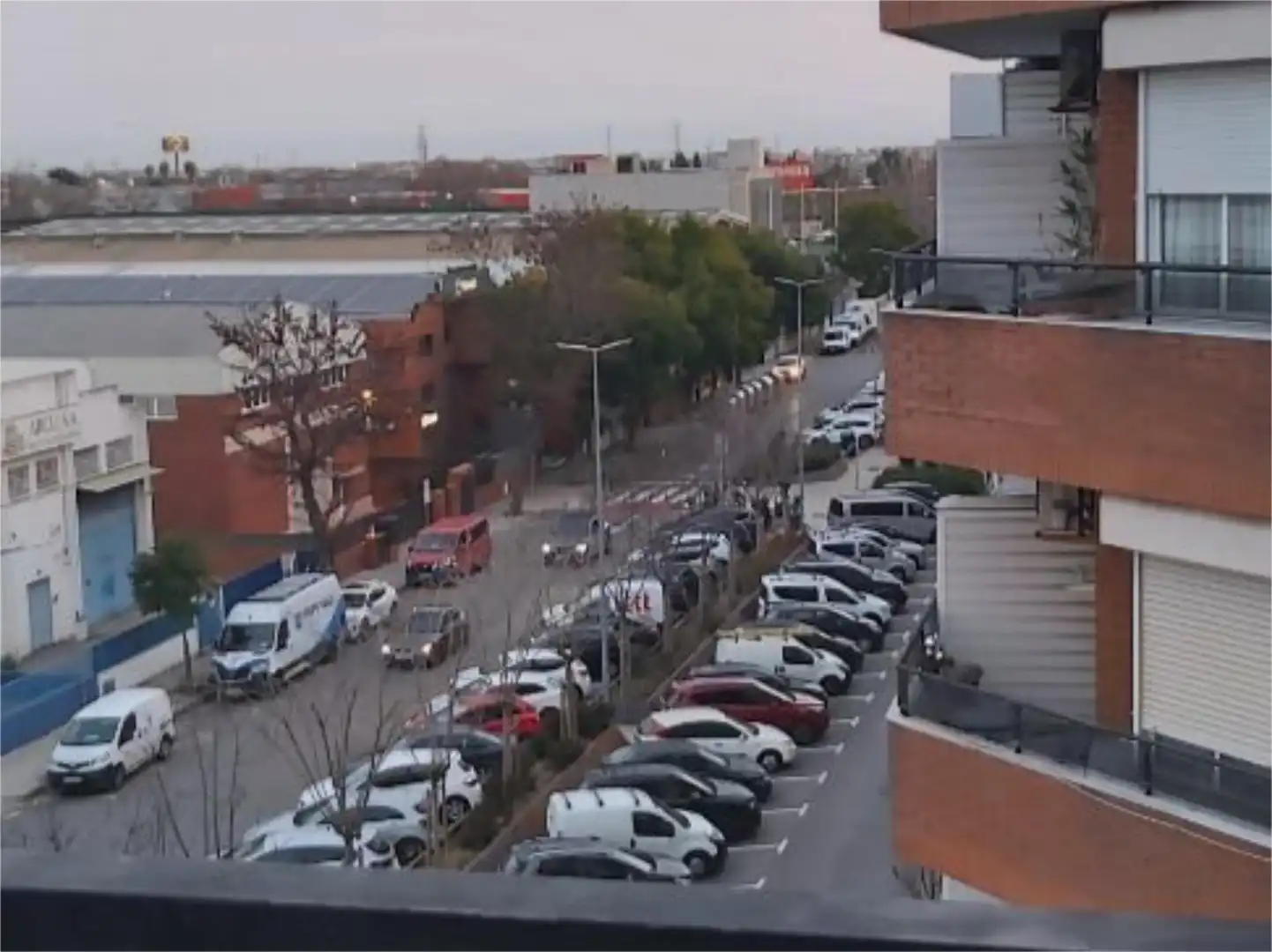 Habitación en Carrer de Sant Lluís, 61, Riera Parking de Piso para compartir en Cornellà de Llobregat con Balcón