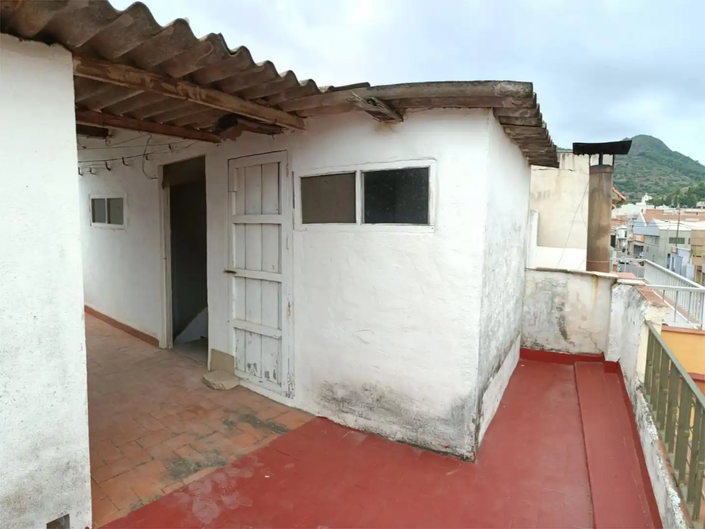 Außenansicht von Einfamilien-Reihenhaus zum Verkauf in La Vilavella mit Terrasse, Abstellraum und Balkon
