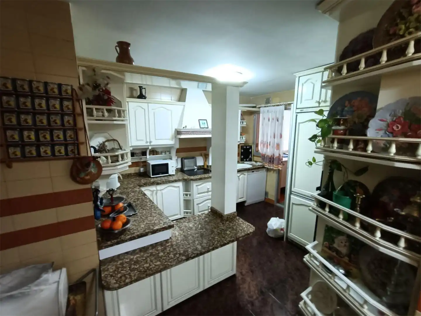 Flat for sale in Calle Alfonso de Cossío, 3, Parque María Luisa -Giralda Sur Kitchen of Flat for sale in Sevilla with Terrace, Storage room and Balcony