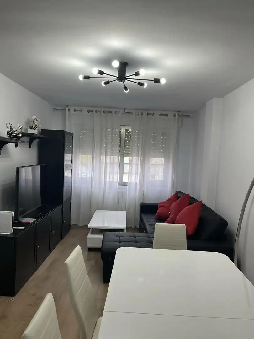Sala d'estar de Pis de lloguer en San Vicente de la Barquera amb Calefacció, Moblat i Forn