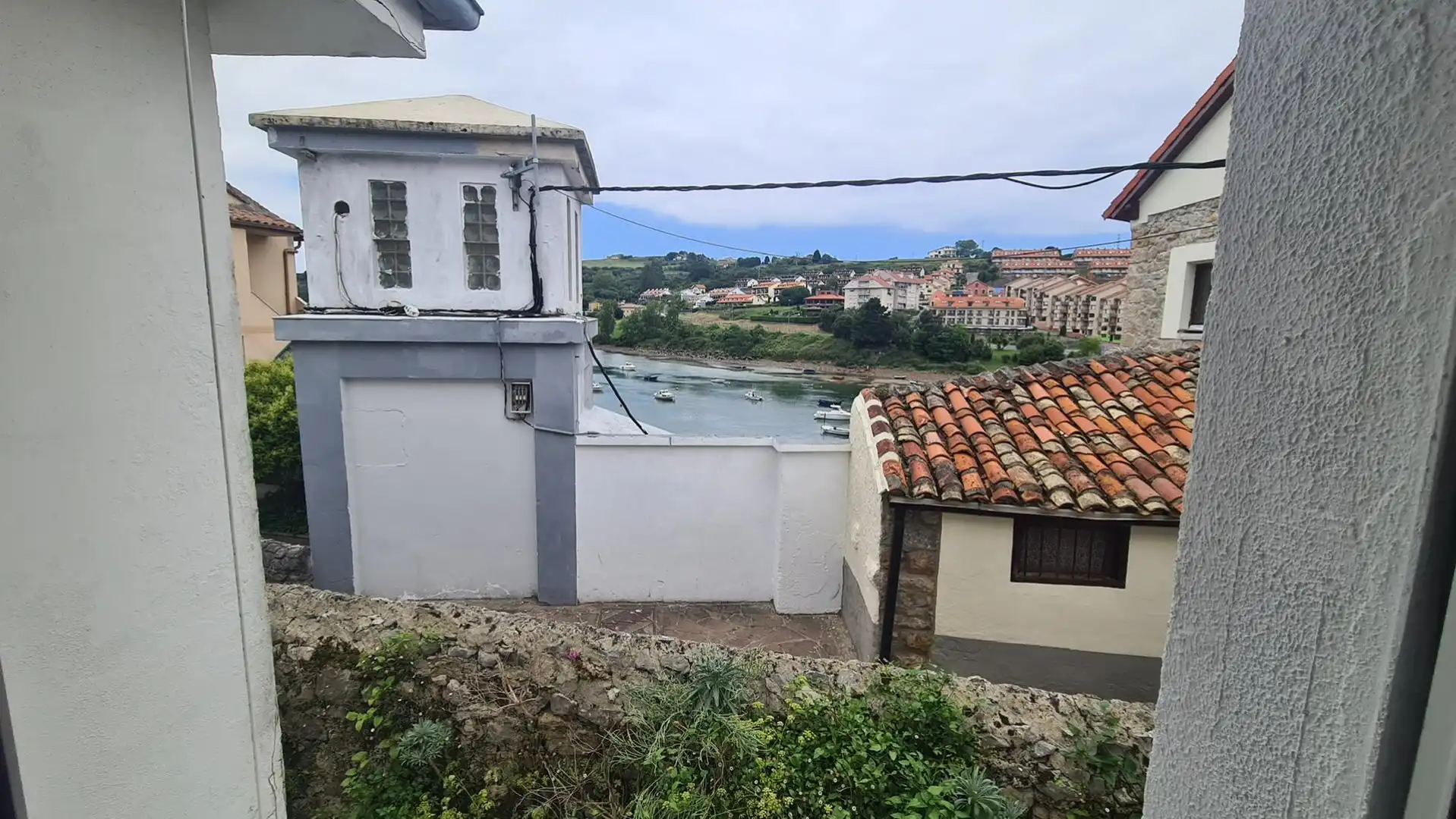 Vista exterior de Pis de lloguer en San Vicente de la Barquera amb Calefacció, Moblat i Forn