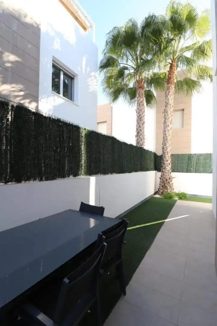 Wohnung zum Verkauf in Carrer la Malva Rosa, 9, El Raso Terrasse von Wohnung zum Verkauf in Guardamar del Segura mit Terrasse, Schwimmbad und Balkon