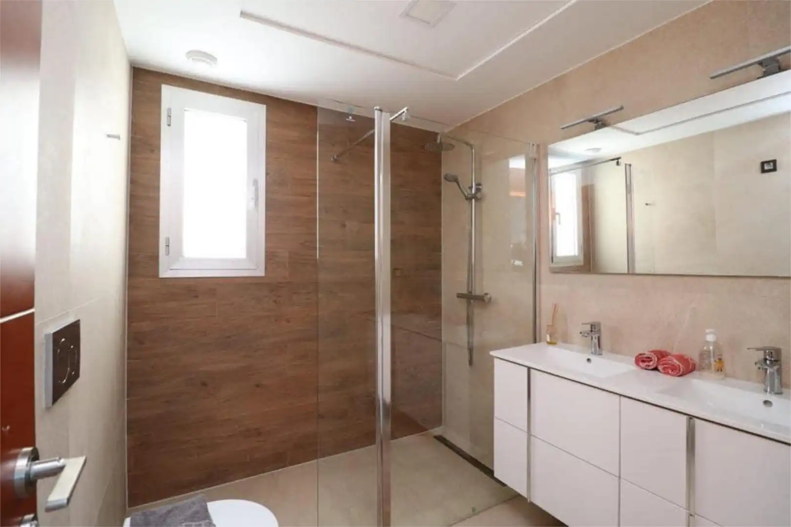 Wohnung zum Verkauf in Carrer la Malva Rosa, 9, El Raso Badezimmer von Wohnung zum Verkauf in Guardamar del Segura mit Terrasse, Schwimmbad und Balkon