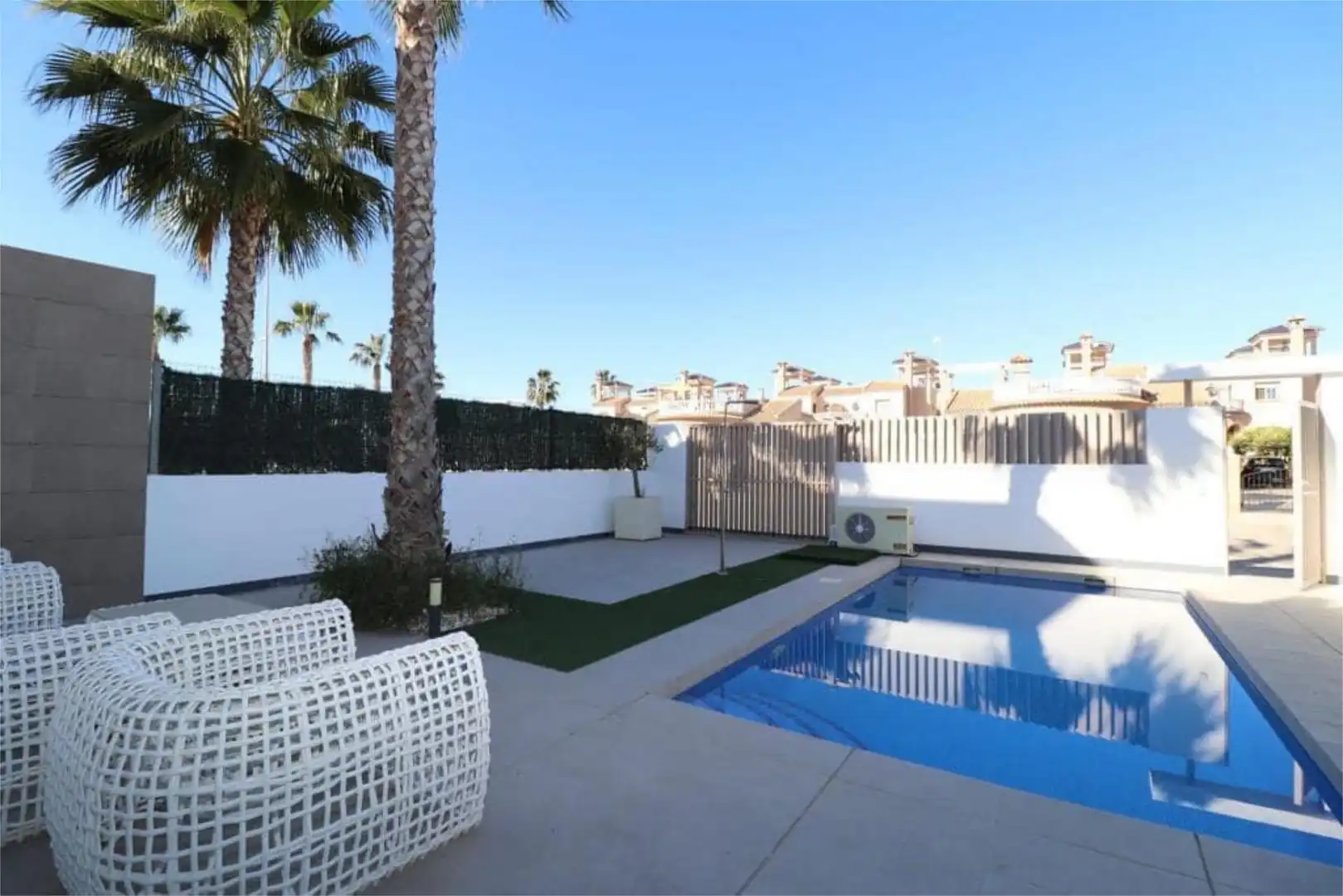 Wohnung zum Verkauf in Carrer la Malva Rosa, 9, El Raso Schwimmbecken von Wohnung zum Verkauf in Guardamar del Segura mit Terrasse, Schwimmbad und Balkon