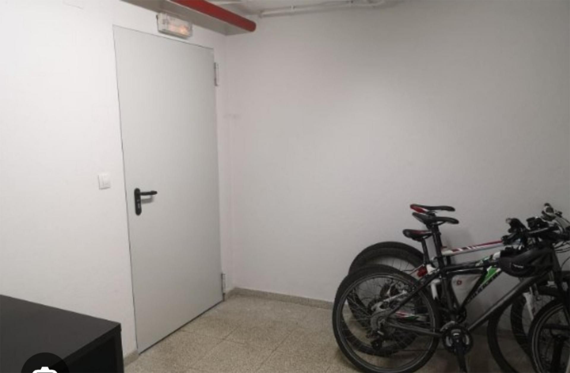 Box room to rent in Portugalete