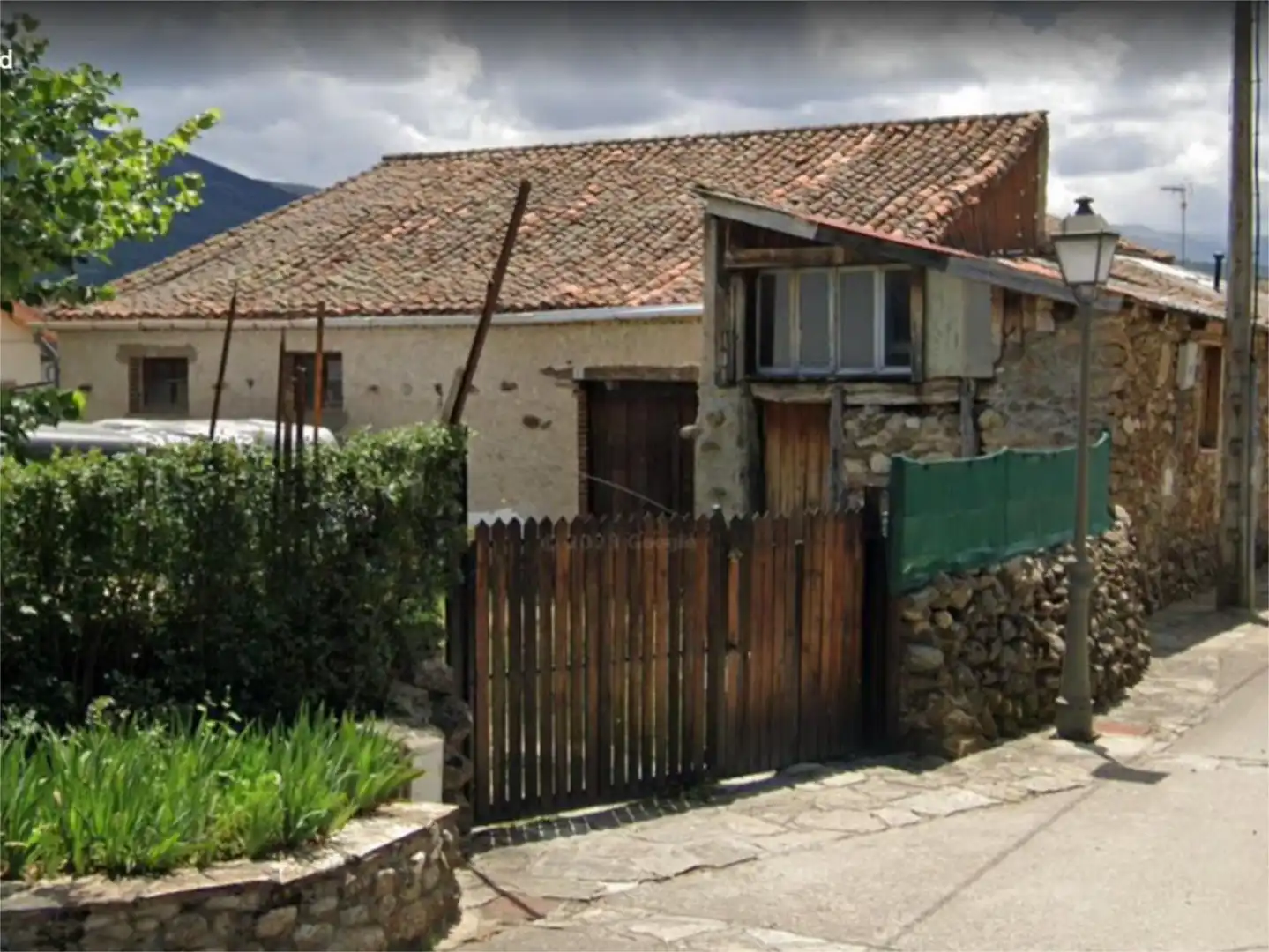 Casa adosada en venda a Calle del Estajadero, 10, Pinilla del Valle Vista exterior de Casa adosada en venda en Pinilla del Valle amb Jardí privat