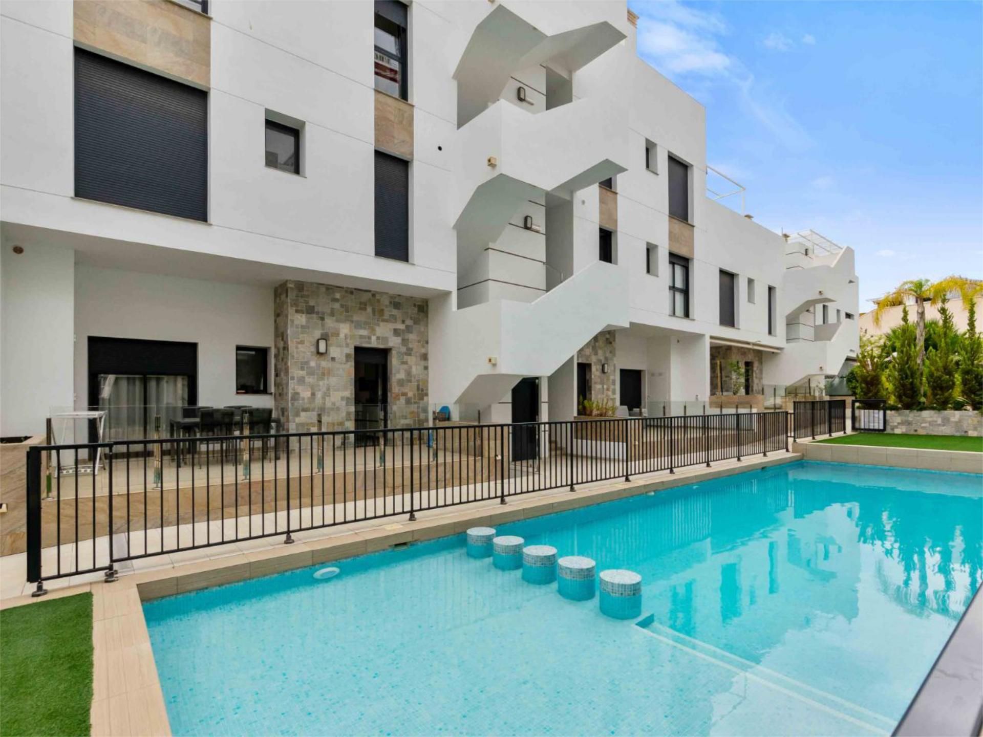 Piscina de Apartament de lloguer en Elche / Elx amb Aire condicionat, Calefacció i Jardí privat