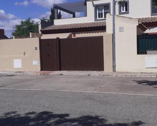 Vista exterior de Casa adosada en venda en Aznalcázar amb Aire condicionat i Terrassa