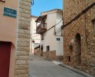 Vista exterior de Casa adosada en venda en Casas Bajas amb Traster, Moblat i Balcó