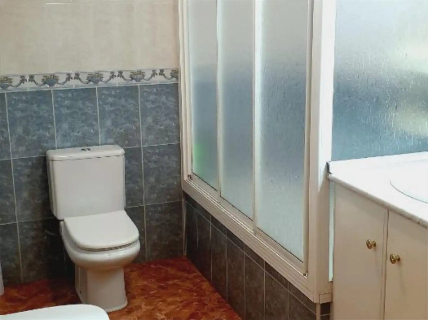 Badezimmer von Wohnung zum Verkauf in Zorita mit Klimaanlage, Heizung und Terrasse