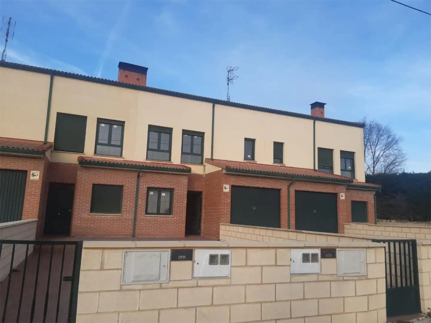 Casa adosada en venda a Diseminado Diseminados, 110, Olmedillo de Roa Vista exterior de Casa adosada en venda en Olmedillo de Roa amb Calefacció i Jardí privat