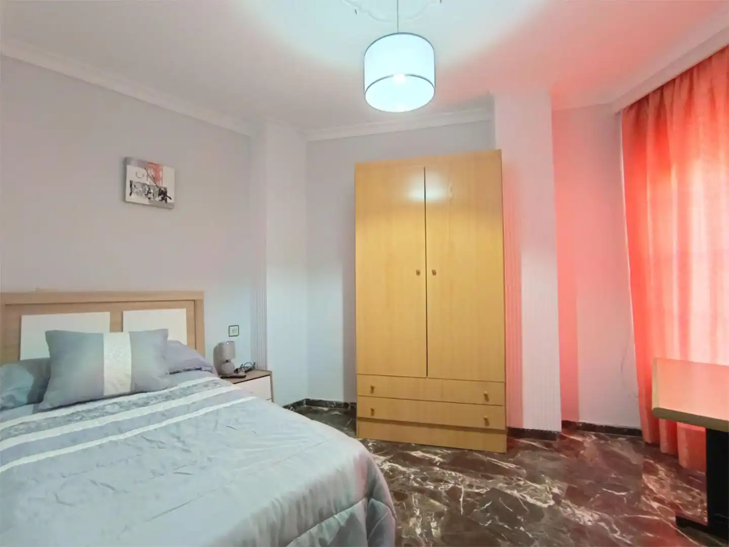 Room in Avenida de Cervantes, 25, Bola de Oro Bedroom of Flat for share in Granada with Air Conditioner, Heating and Furnished