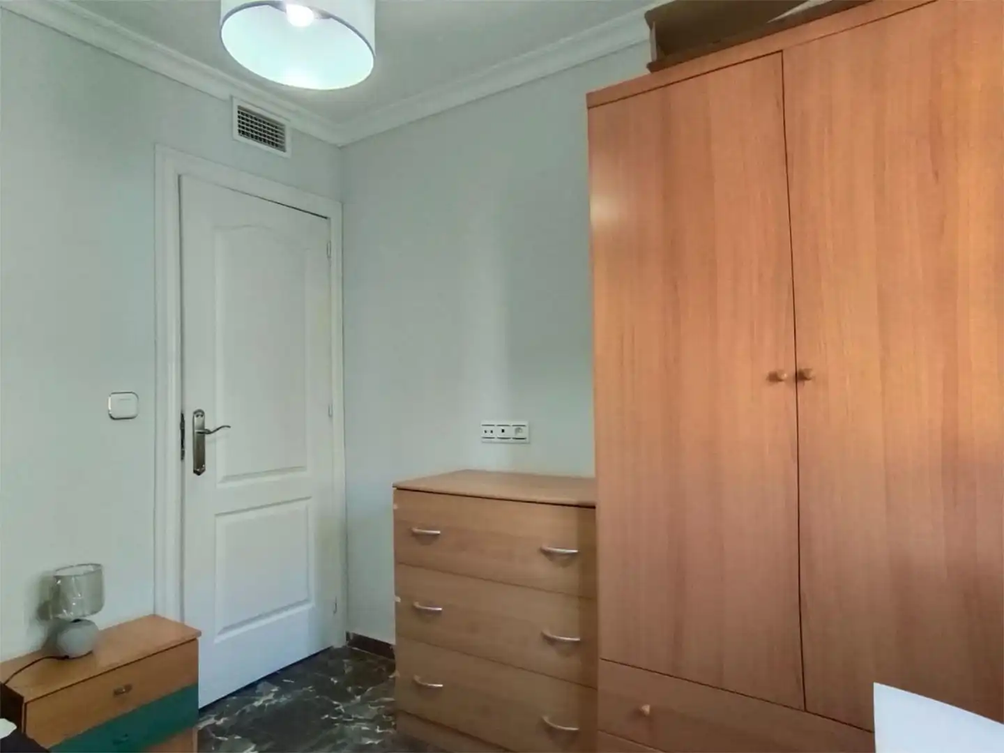 Room in Avenida de Cervantes, 25, Bola de Oro Bedroom of Flat for share in Granada with Air Conditioner, Heating and Furnished