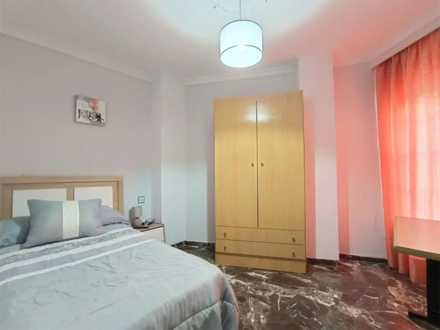 Room in Avenida de Cervantes, 25, Bola de Oro Bedroom of Flat for share in Granada with Air Conditioner, Heating and Furnished
