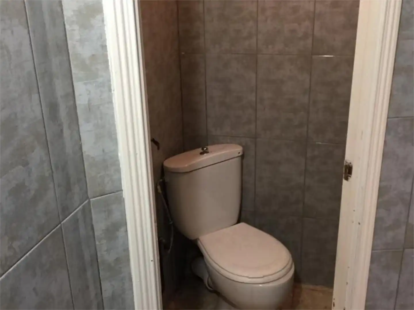 Local de lloguer a Vía Complutense, 85, Caballería Española