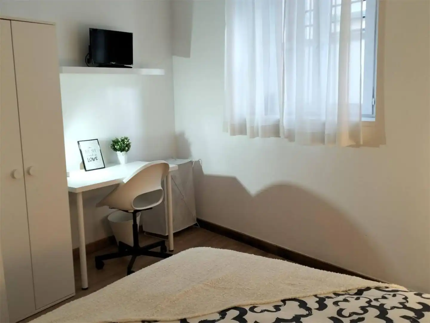 Room in Carrer de Nàpols, 32, El Parc i la Llacuna del Poblenou Room in Carrer de Nàpols, 32, El Parc i la Llacuna del Poblenou