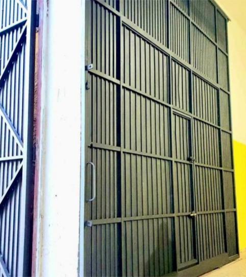 Industrial buildings to rent in Urbanizacion Loma Colmenar, 7, Muelle, Ceuta - image 2 Photo 2 of Industrial buildings to rent in Urbanizacion Loma Colmenar, 7, Muelle, Ceuta