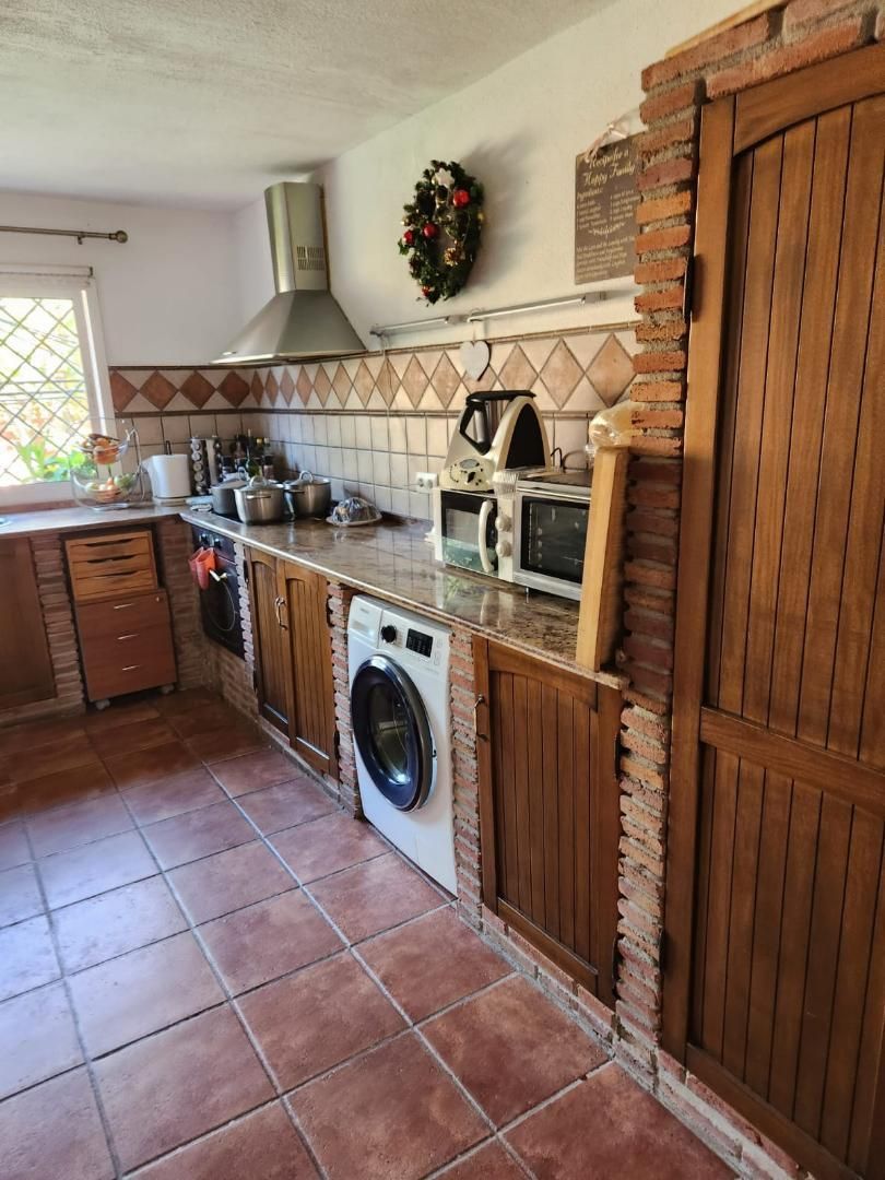 Cuina de Casa o xalet en venda en Algeciras amb Aire condicionat, Jardí privat i Terrassa