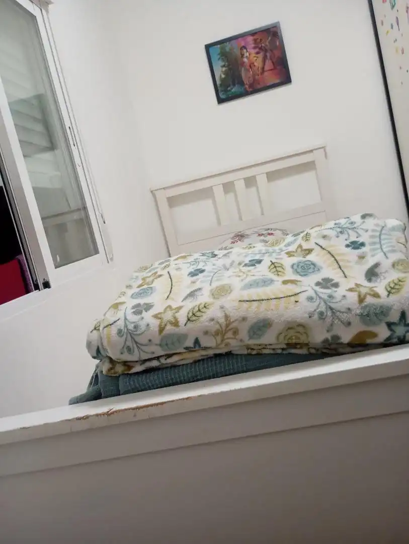Bedroom of Flat for share in Santa Coloma de Gramenet  with Parquet flooring, Oven and Washing machine