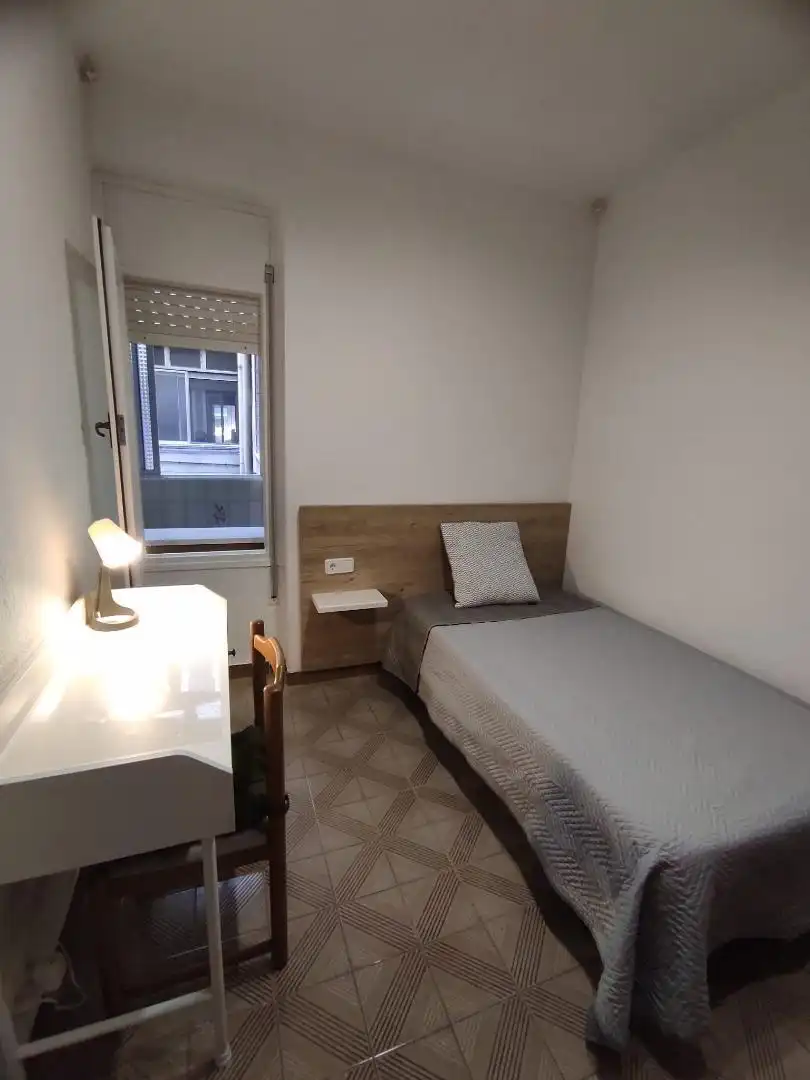 Habitació a Carrer dels Alts Forns, 72, La Marina del Port Habitació a Carrer dels Alts Forns, 72, La Marina del Port