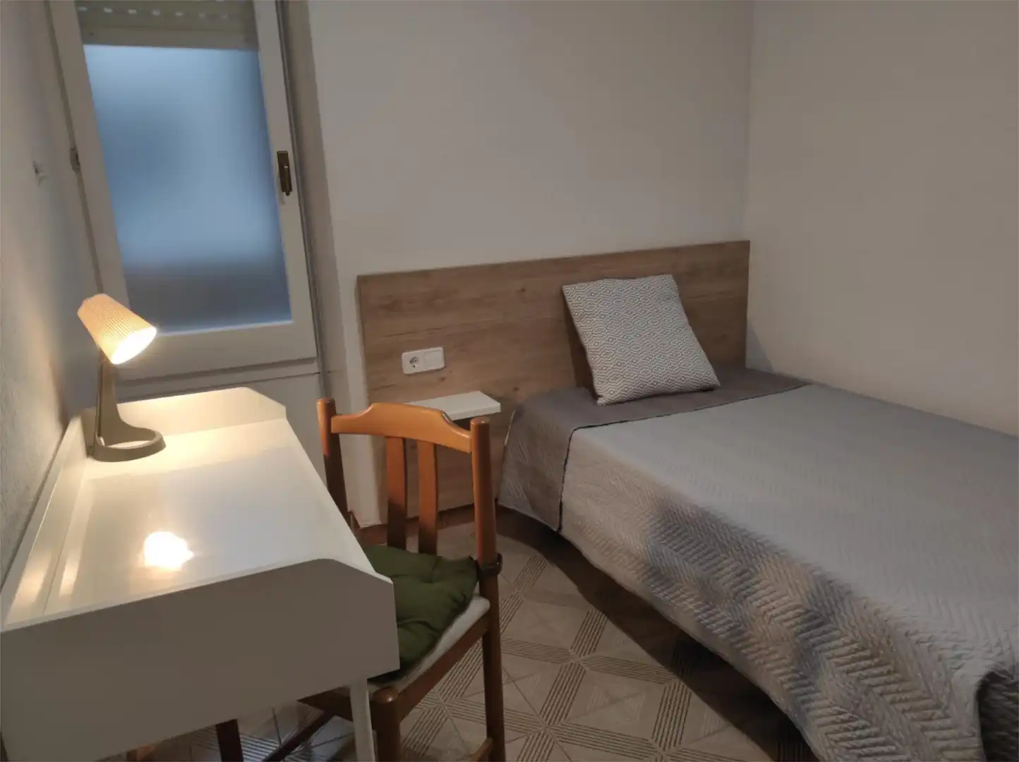 Habitació a Carrer dels Alts Forns, 72, La Marina del Port Habitació a Carrer dels Alts Forns, 72, La Marina del Port