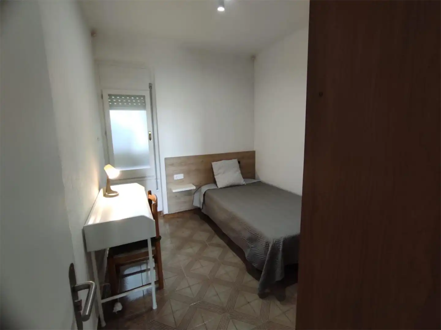 Habitació a Carrer dels Alts Forns, 72, La Marina del Port Habitació a Carrer dels Alts Forns, 72, La Marina del Port