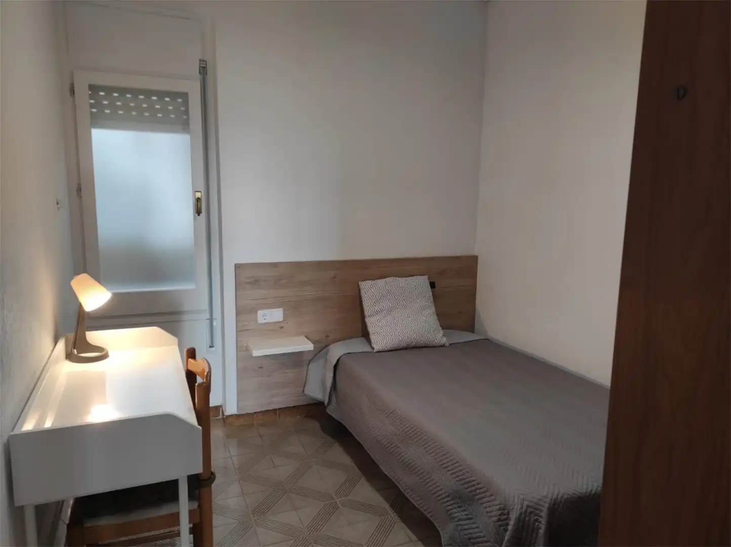 Habitació a Carrer dels Alts Forns, 72, La Marina del Port Habitació a Carrer dels Alts Forns, 72, La Marina del Port