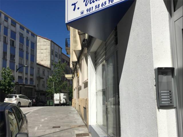 Local comercial en Alquiler en Rúa de Puente la Reina, 1 en Concheiros - Fontiñas