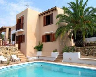 Vista exterior de Casa o xalet de lloguer en Santa Eulària des Riu amb Aire condicionat, Terrassa i Piscina