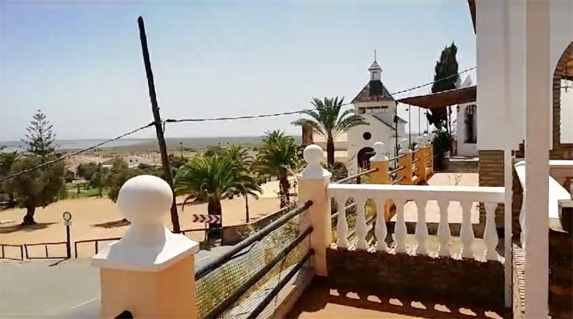 Vista exterior de Casa o xalet en venda en Lepe amb Terrassa