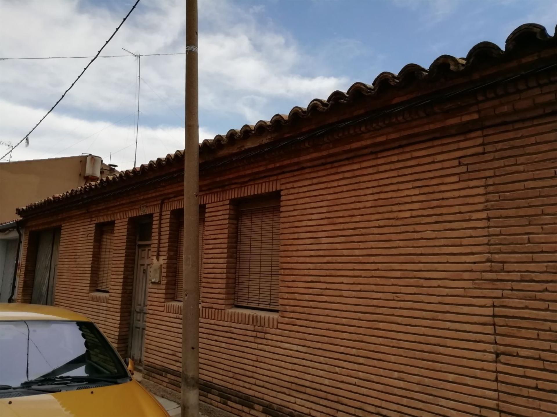 Exterior view of Single-family semi-detached for sale in  Zaragoza Capital
