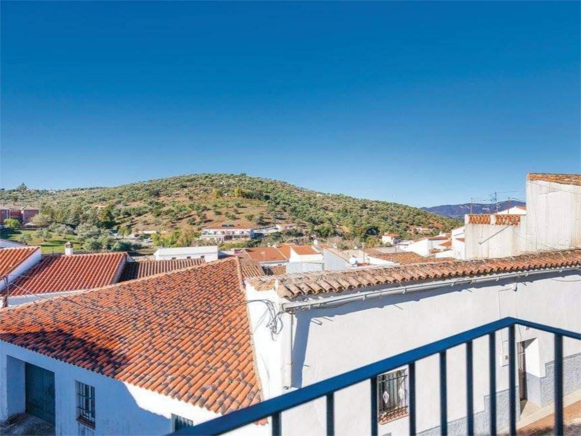 Vista exterior de Casa adosada en venda en Aroche amb Balcó