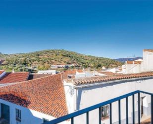 Vista exterior de Casa adosada en venda en Aroche amb Calefacció, Traster i Moblat