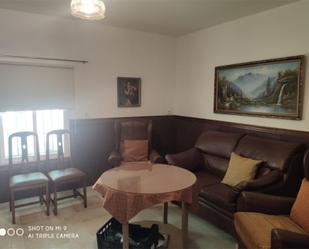 Wohnzimmer von Einfamilien-Reihenhaus miete in Navalvillar de Pela