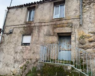 Vista exterior de Casa adosada en venda en Piedrahíta amb Terrassa i Balcó