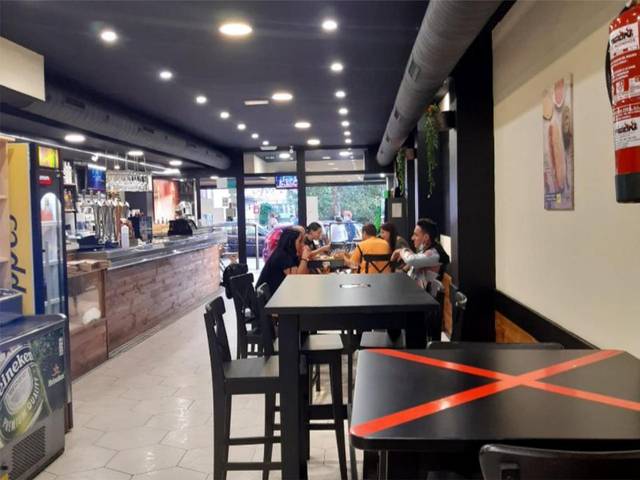 Local comercial en Venta en Travesía Rianxo, 5 en Cuatro Caminos - Plaza de la Cubela