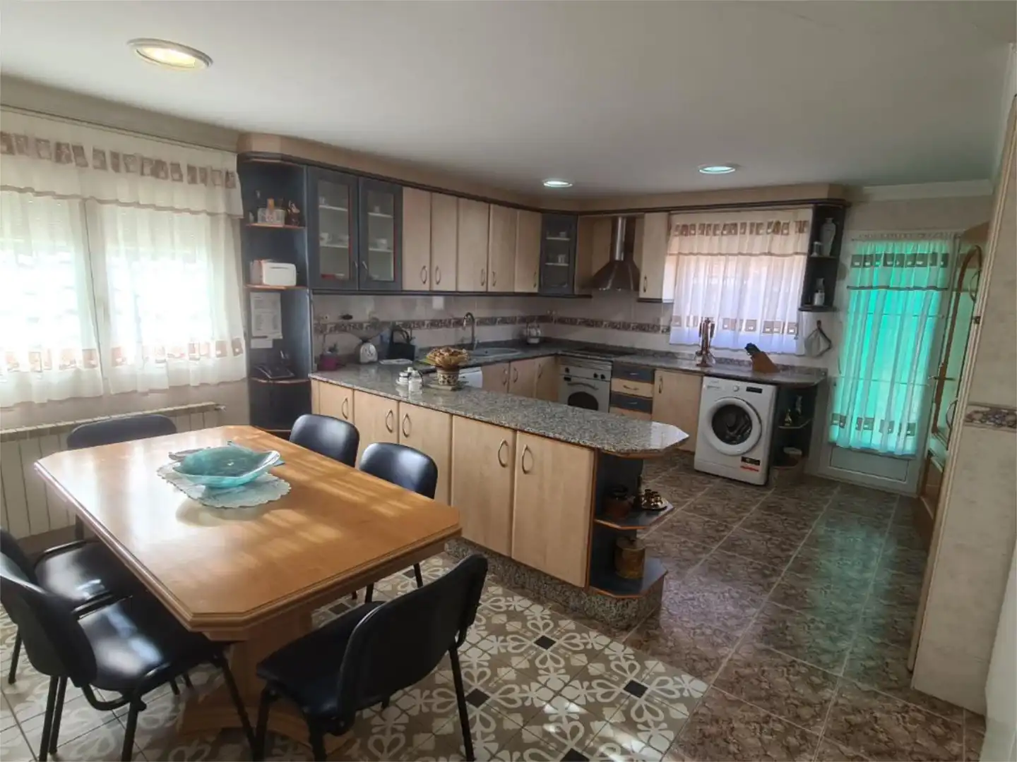 Houses for sale in Urbanizacion Aguasol, 72, Pedanías - Extrarradio Kitchen of Houses for sale in Albacete with Air Conditioner, Heating and Private garden