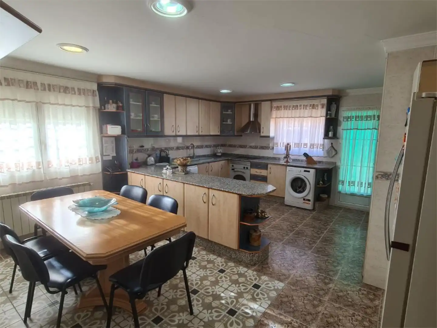 Houses for sale in Urbanizacion Aguasol, 72, Pedanías - Extrarradio Kitchen of Houses for sale in Albacete with Air Conditioner, Heating and Private garden