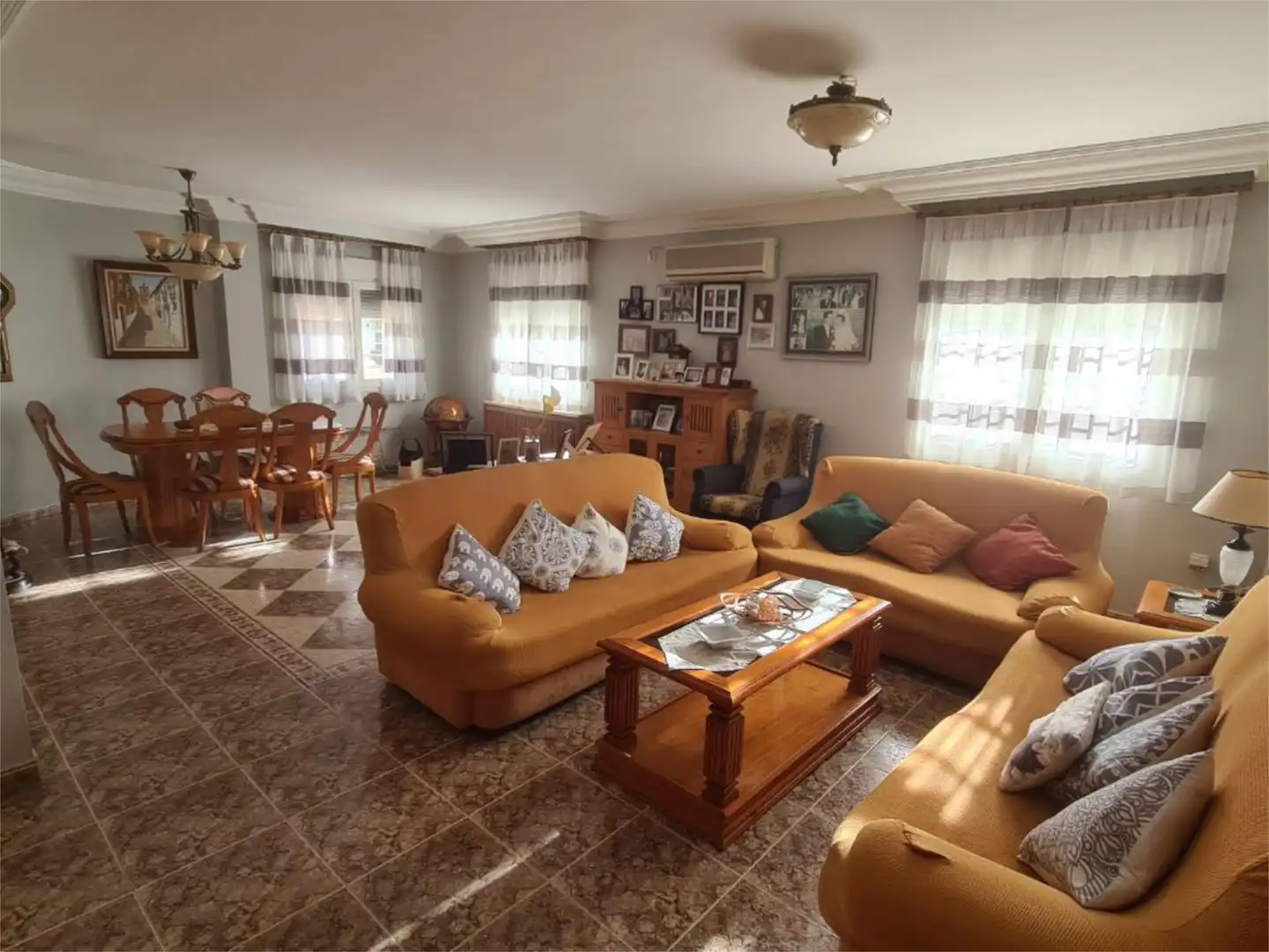 Houses for sale in Urbanizacion Aguasol, 72, Pedanías - Extrarradio Living room of Houses for sale in Albacete with Air Conditioner, Heating and Private garden