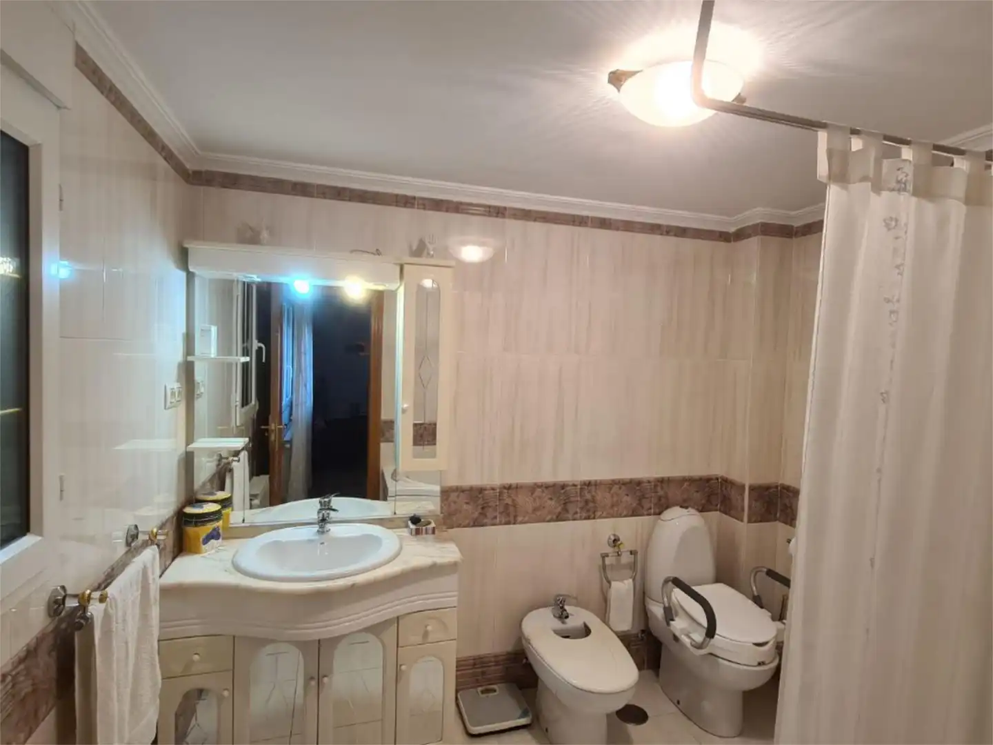 Houses for sale in Urbanizacion Aguasol, 72, Pedanías - Extrarradio Bathroom of Houses for sale in Albacete with Air Conditioner, Heating and Private garden