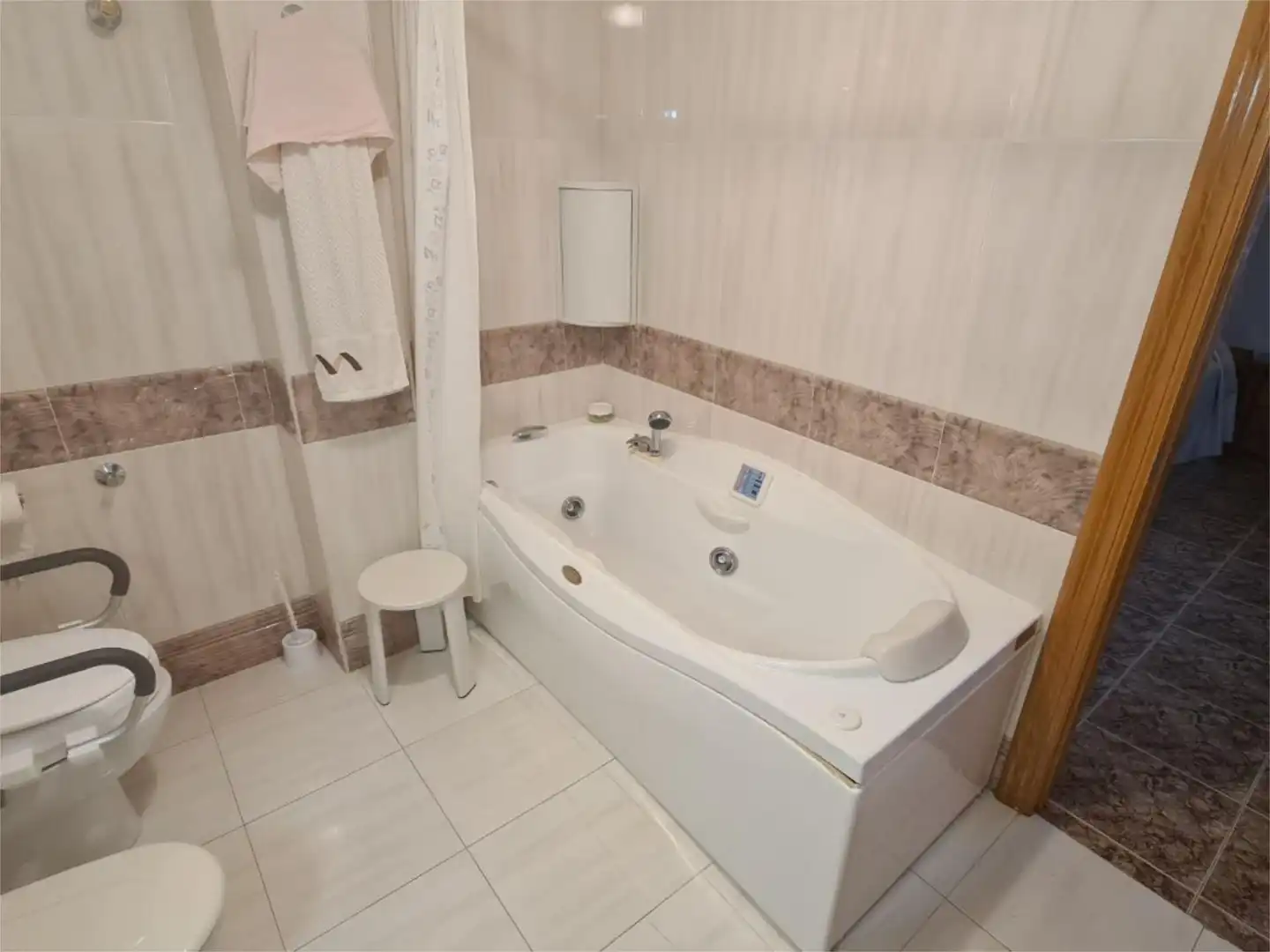 Houses for sale in Urbanizacion Aguasol, 72, Pedanías - Extrarradio Bathroom of Houses for sale in Albacete with Air Conditioner, Heating and Private garden