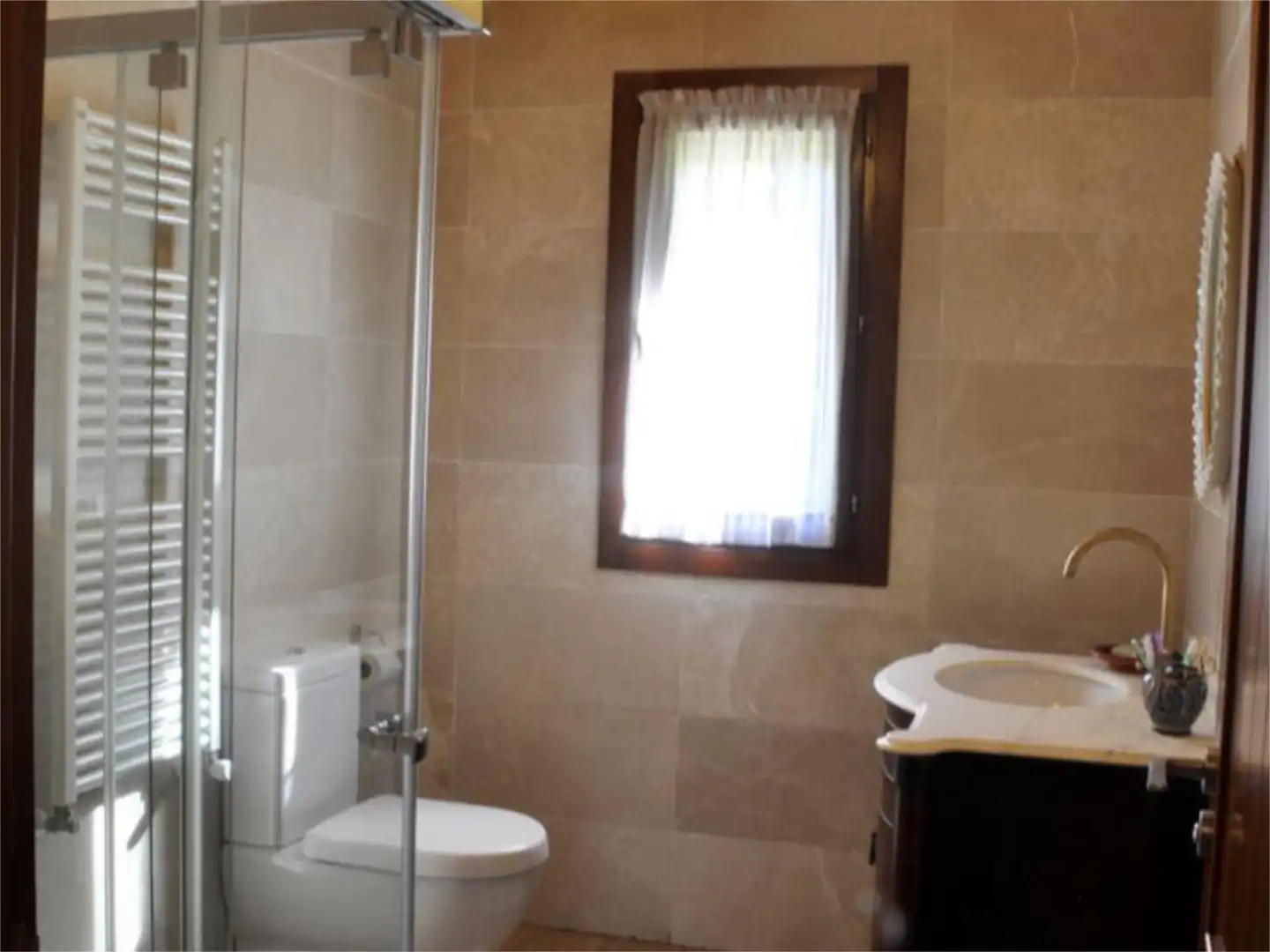 Badezimmer von Country house zum Verkauf in Zambrana mit Heizung, Privatgarten und Parkett