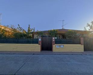 Vista exterior de Casa o xalet en venda en Nava del Rey amb Terrassa i Balcó